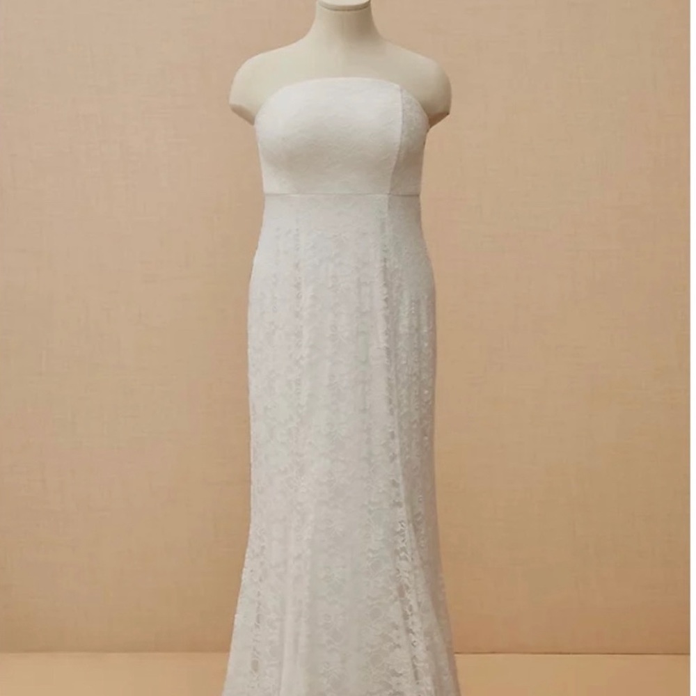 Torrid Wedding Dress. Worn once. May want to be dry cleaned.
